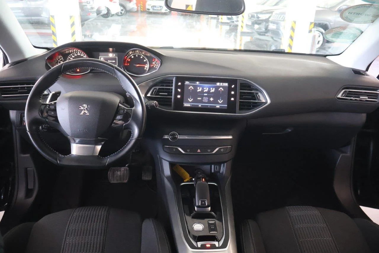 Peugeot 308 - View model 21