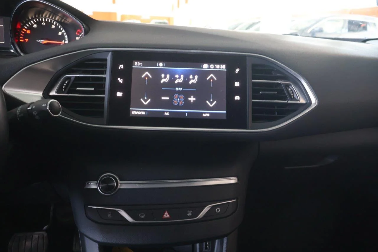 Peugeot 308 - View model 28