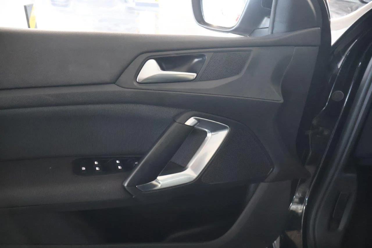 Peugeot 308 - View model 35