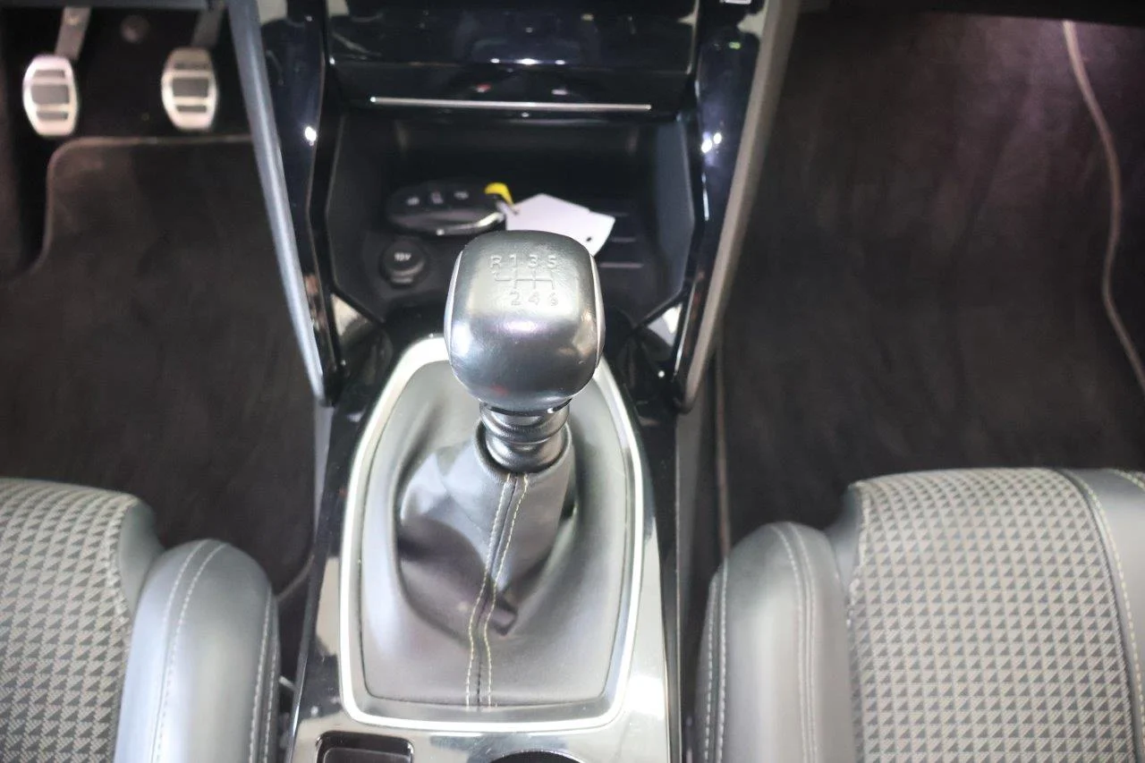 Peugeot 208 - View model 31