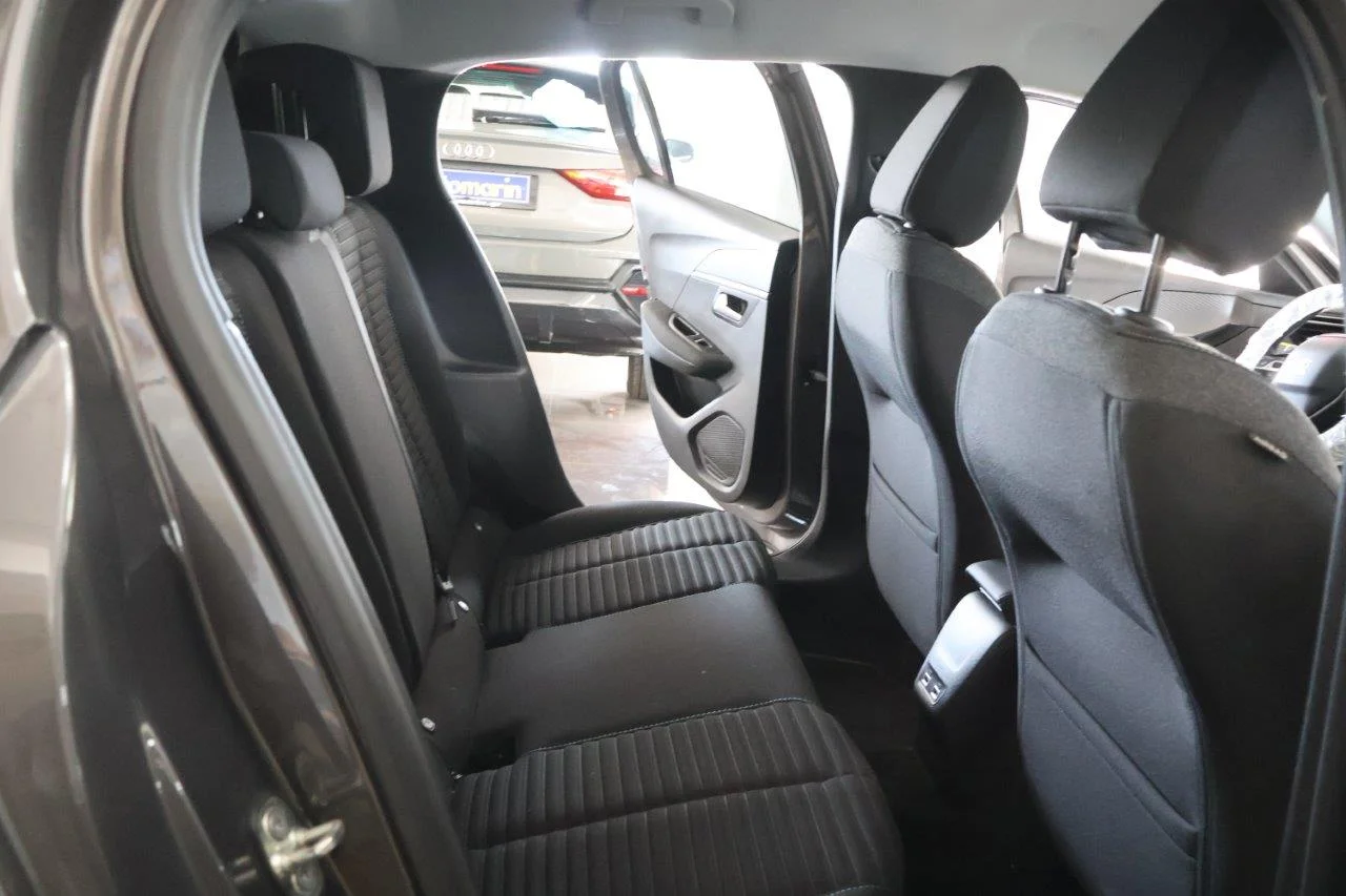Peugeot 208 - View model 27