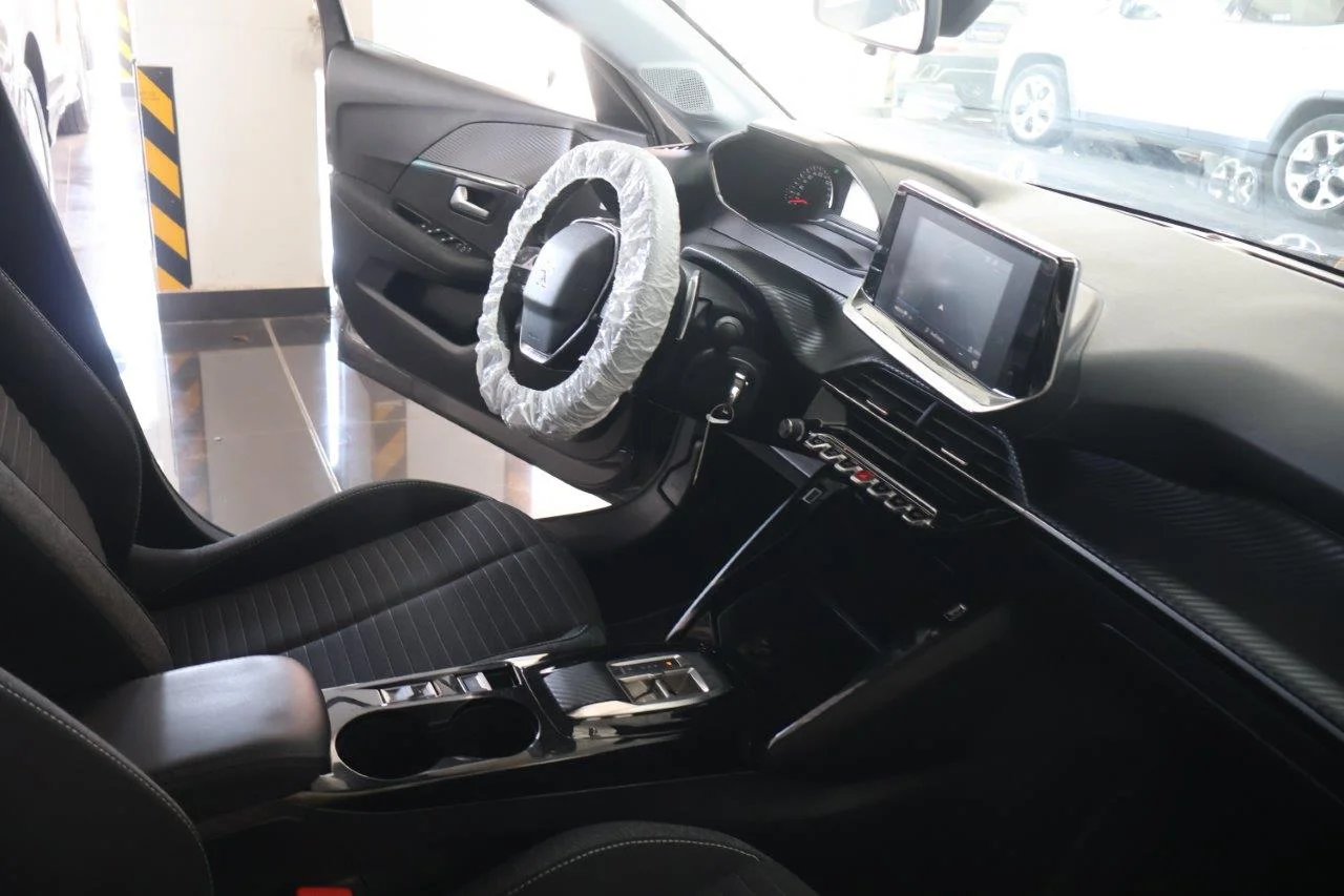 Peugeot 208 - View model 36