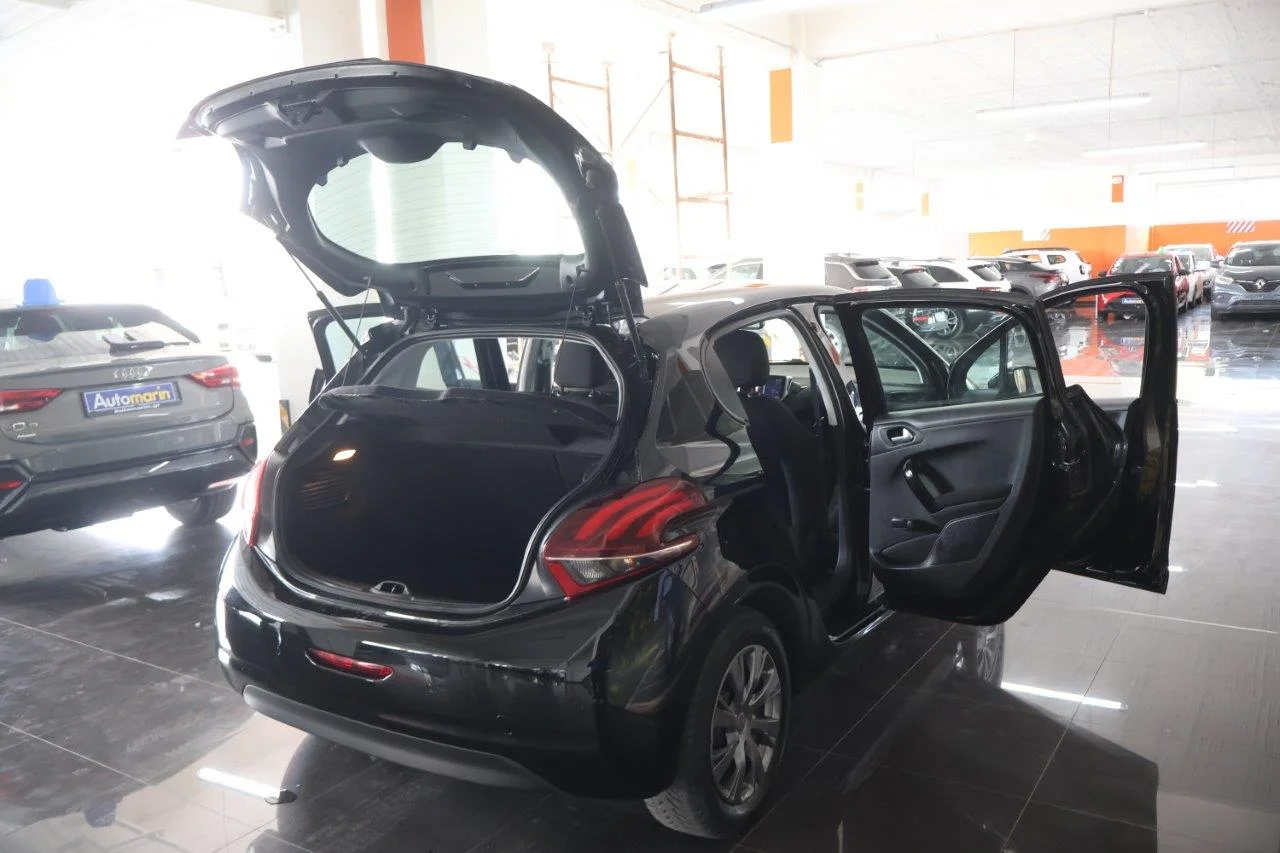 Peugeot 208 - View model 6