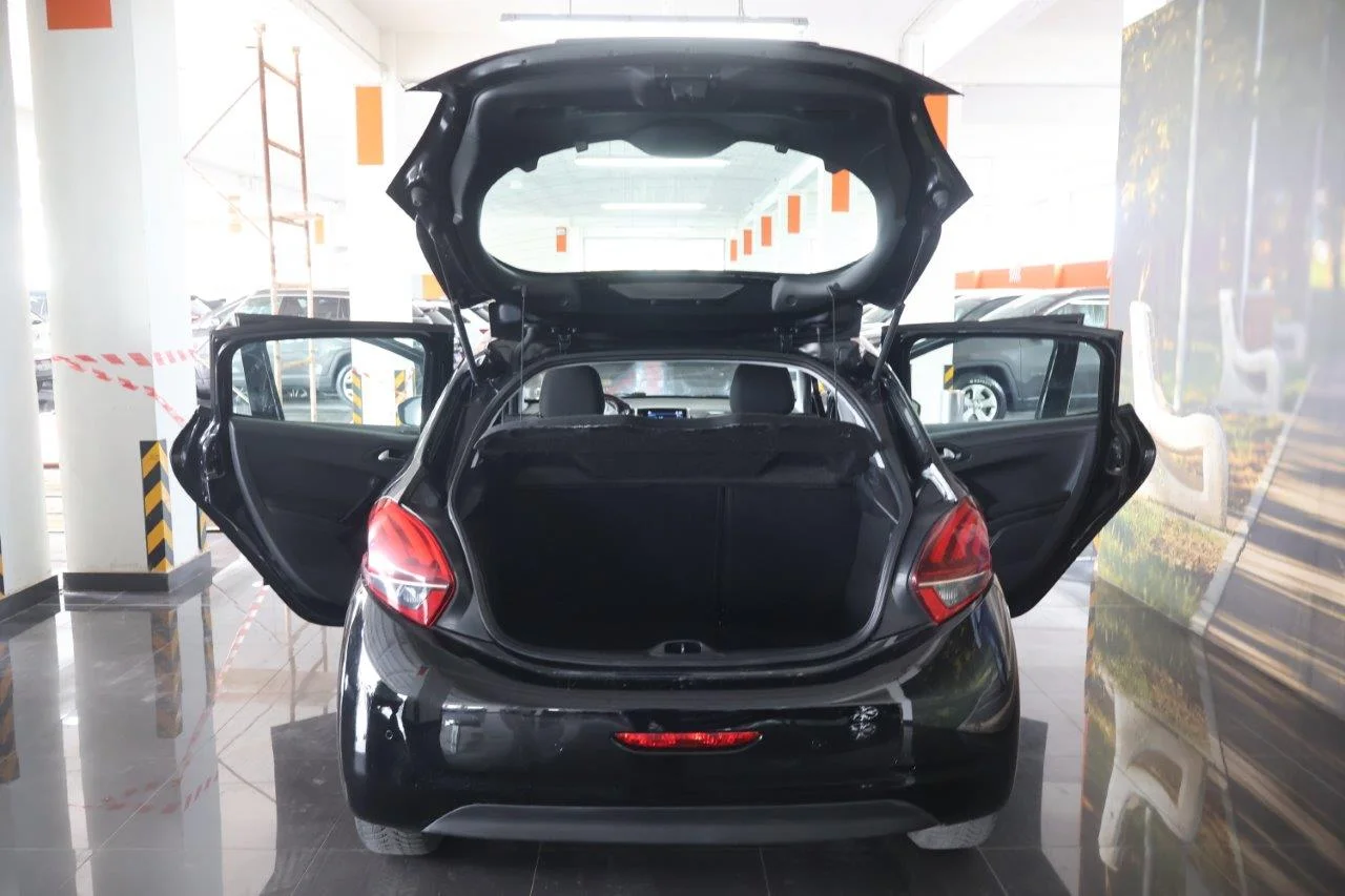 Peugeot 208 - View model 7