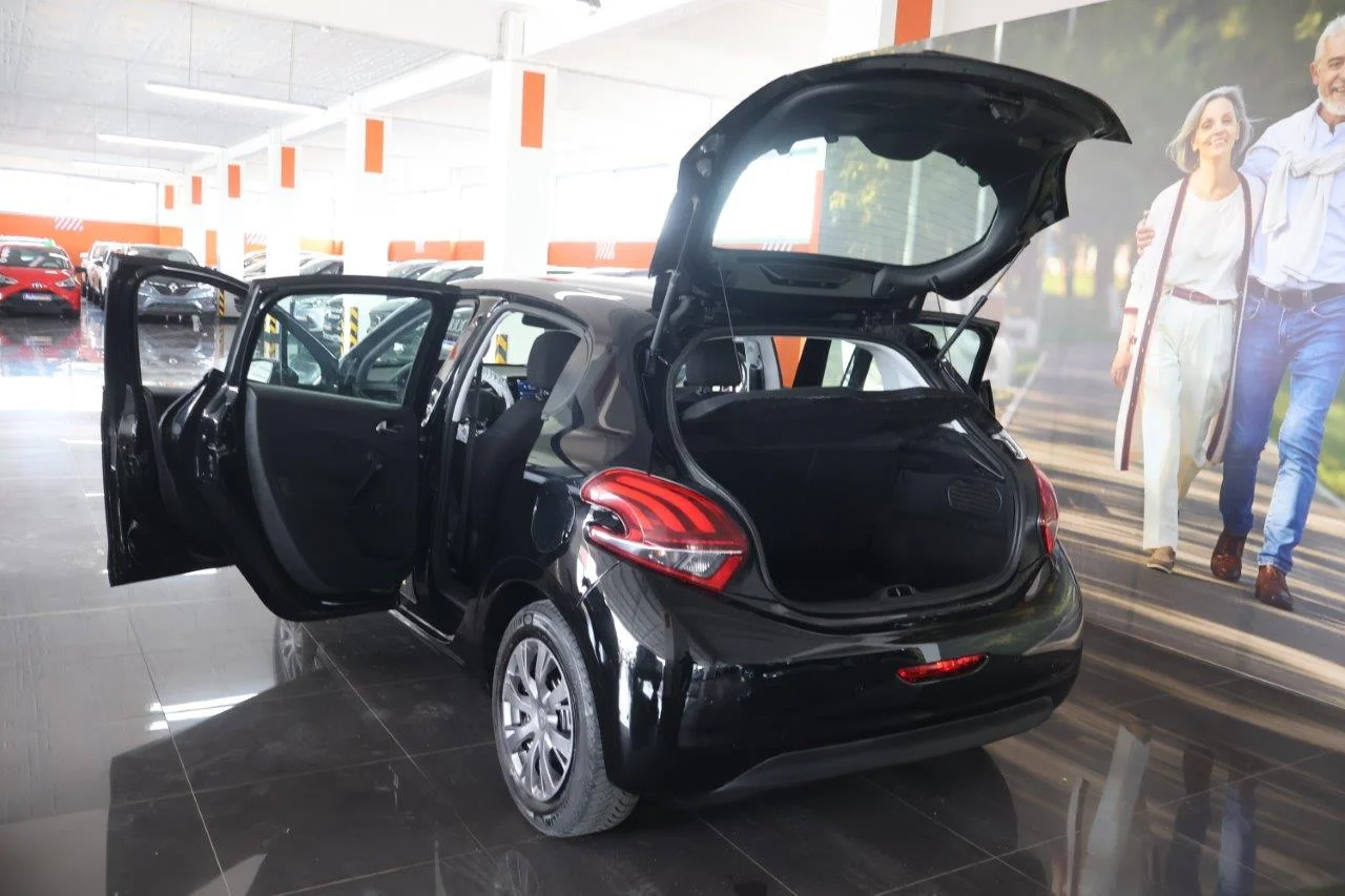 Peugeot 208 - View model 8