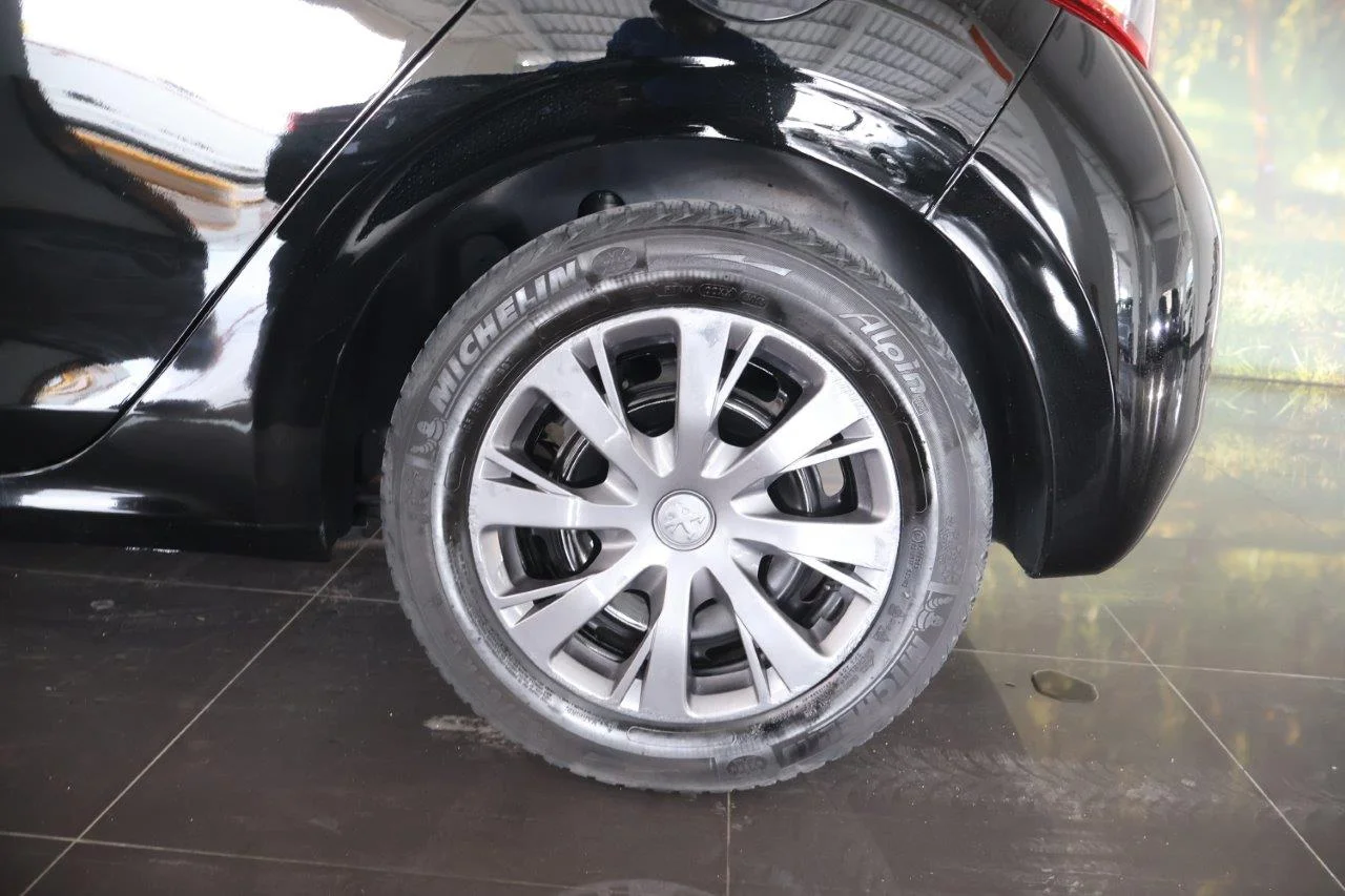 Peugeot 208 - View model 12