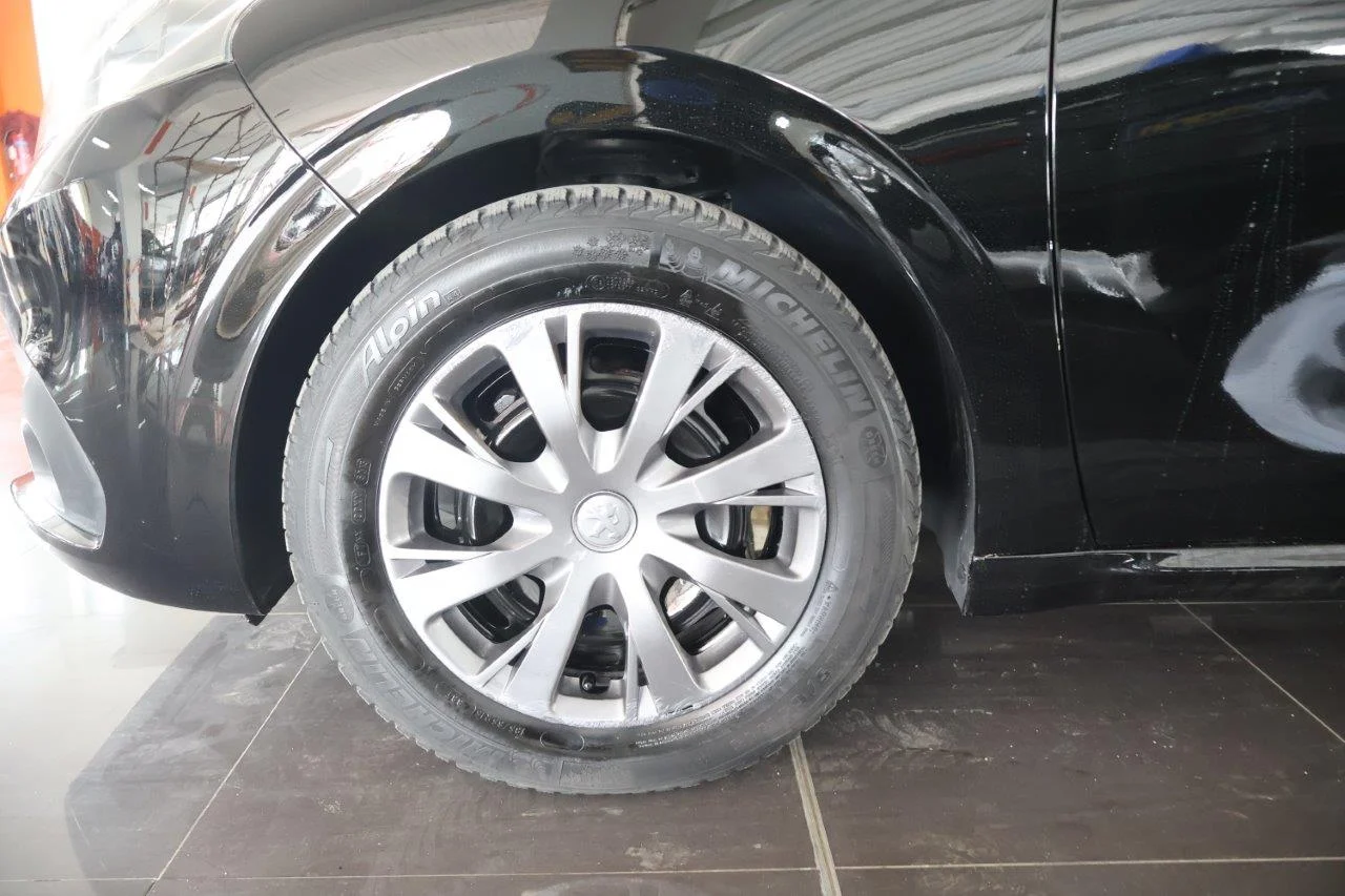 Peugeot 208 - View model 13