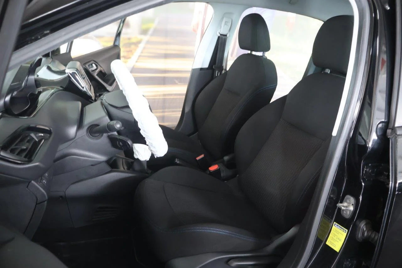 Peugeot 208 - View model 24