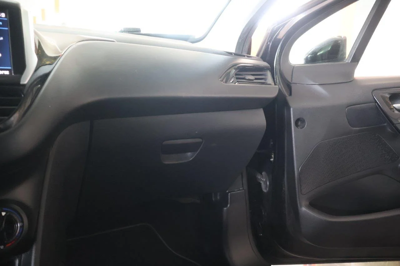 Peugeot 208 - View model 32