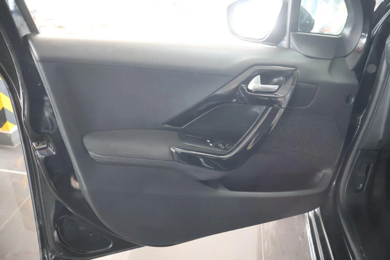 Peugeot 208 - View model 34