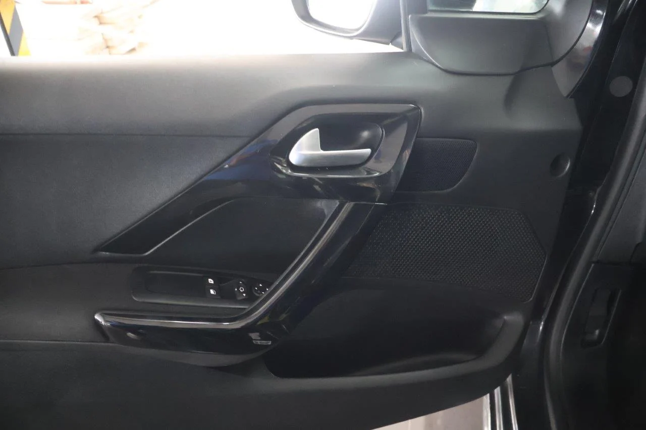Peugeot 208 - View model 35