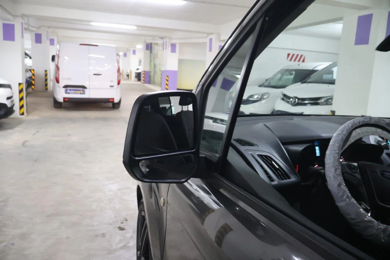 Ford Grand Tourneo - View model 14