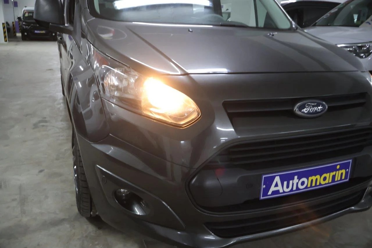 Ford Grand Tourneo - View model 16