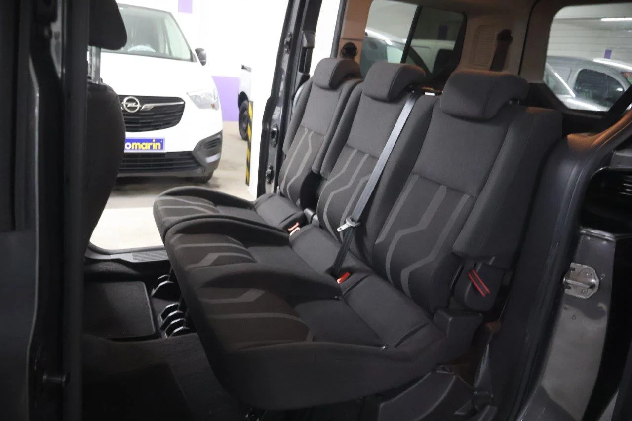 Ford Grand Tourneo - View model 24