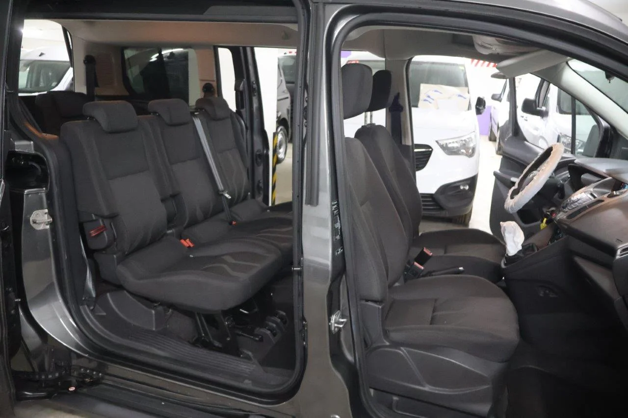 Ford Grand Tourneo - View model 25