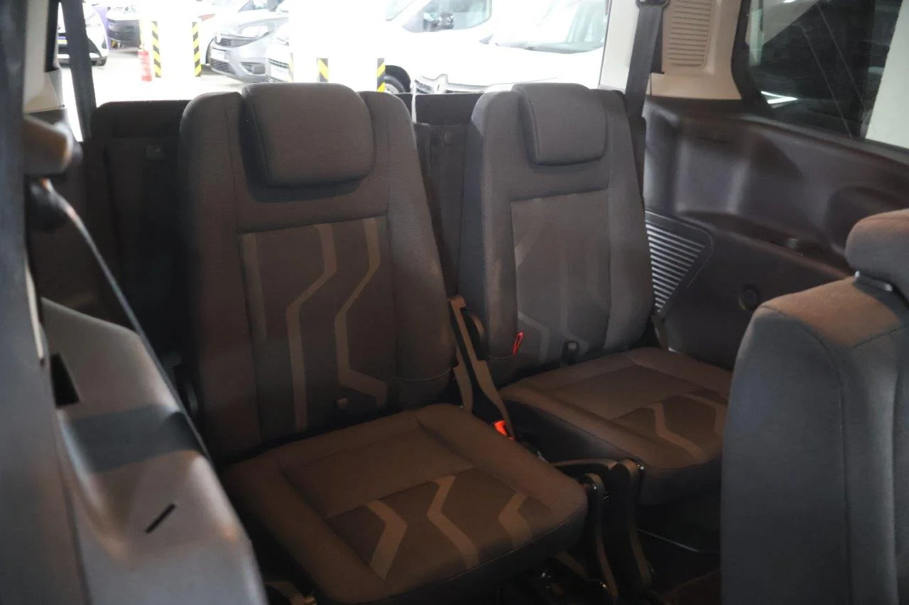 Ford Grand Tourneo - View model 28