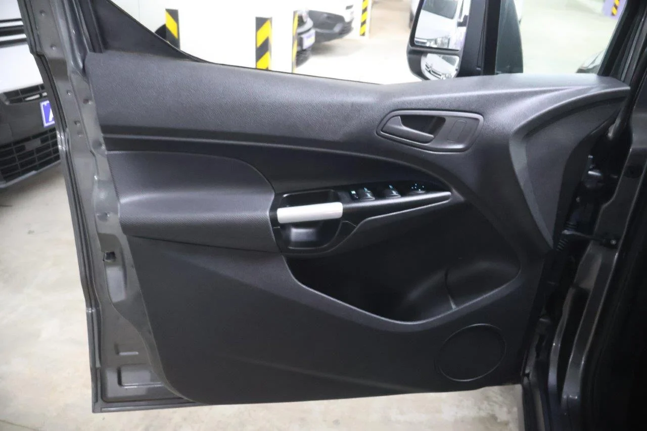 Ford Grand Tourneo - View model 32
