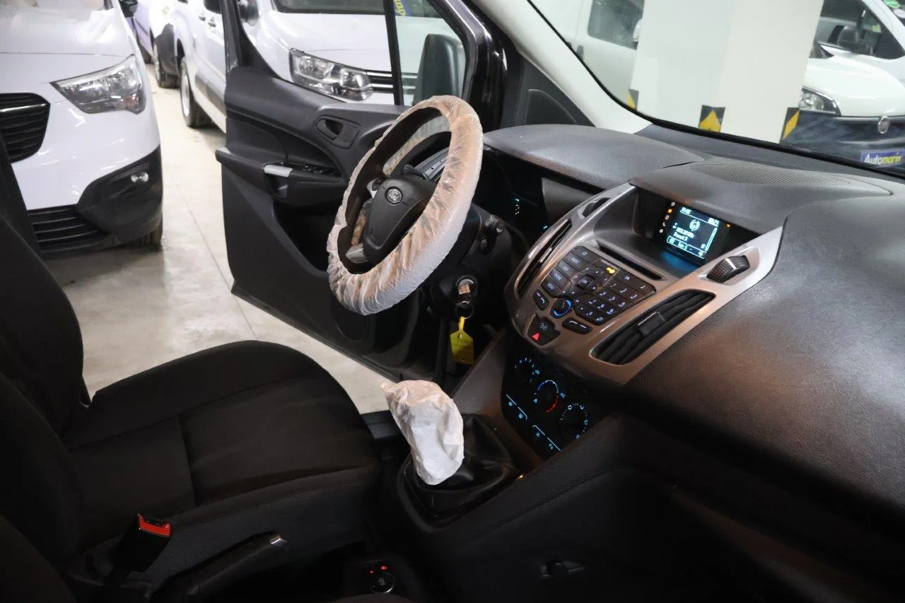 Ford Grand Tourneo - View model 34