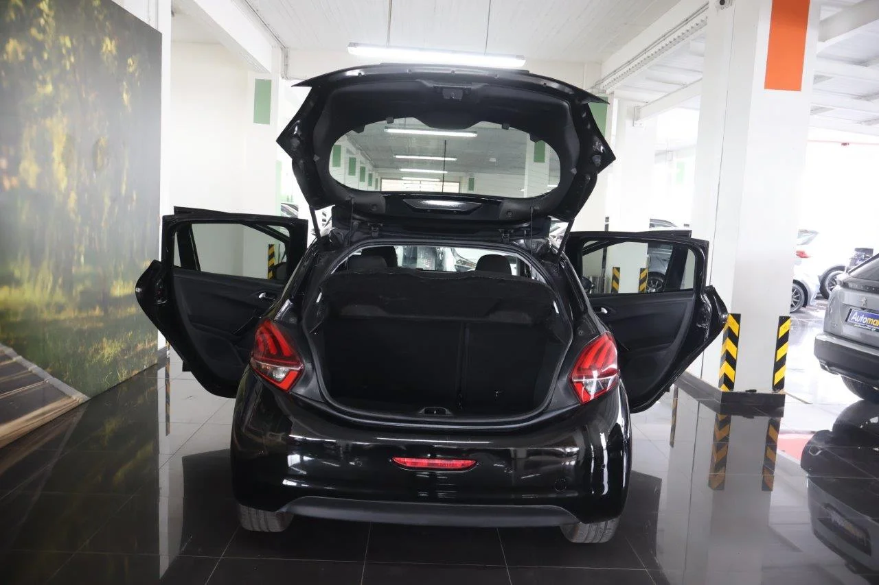 Peugeot 208 - View model 8
