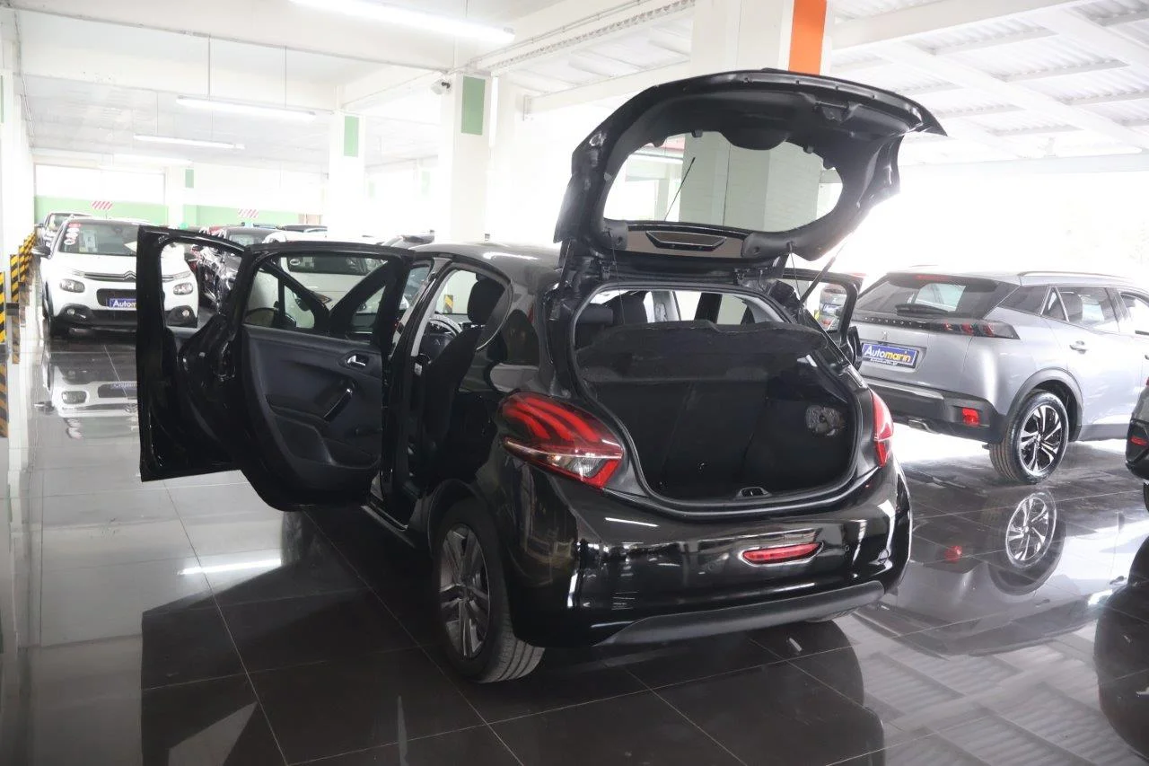 Peugeot 208 - View model 9