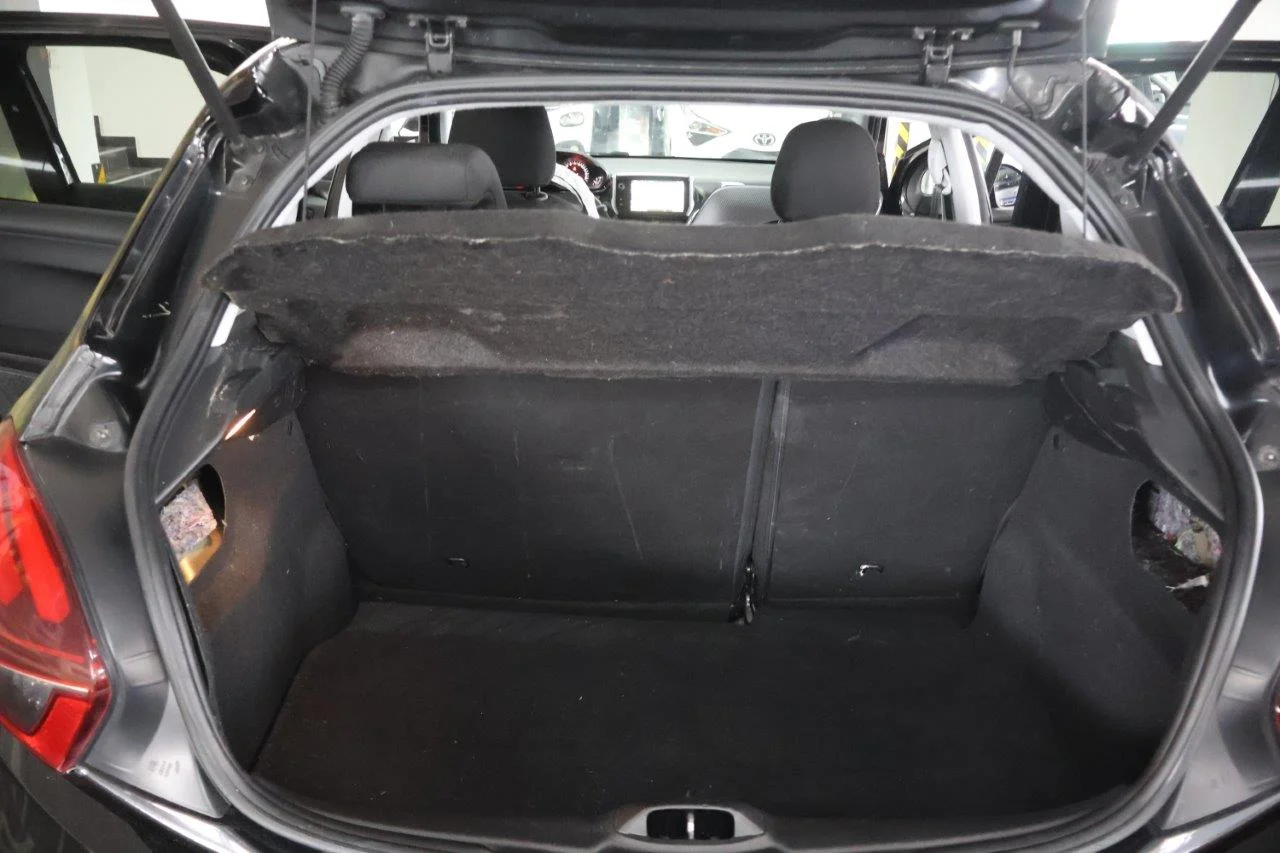 Peugeot 208 - View model 10