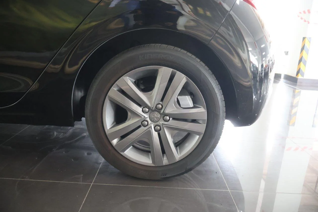 Peugeot 208 - View model 13