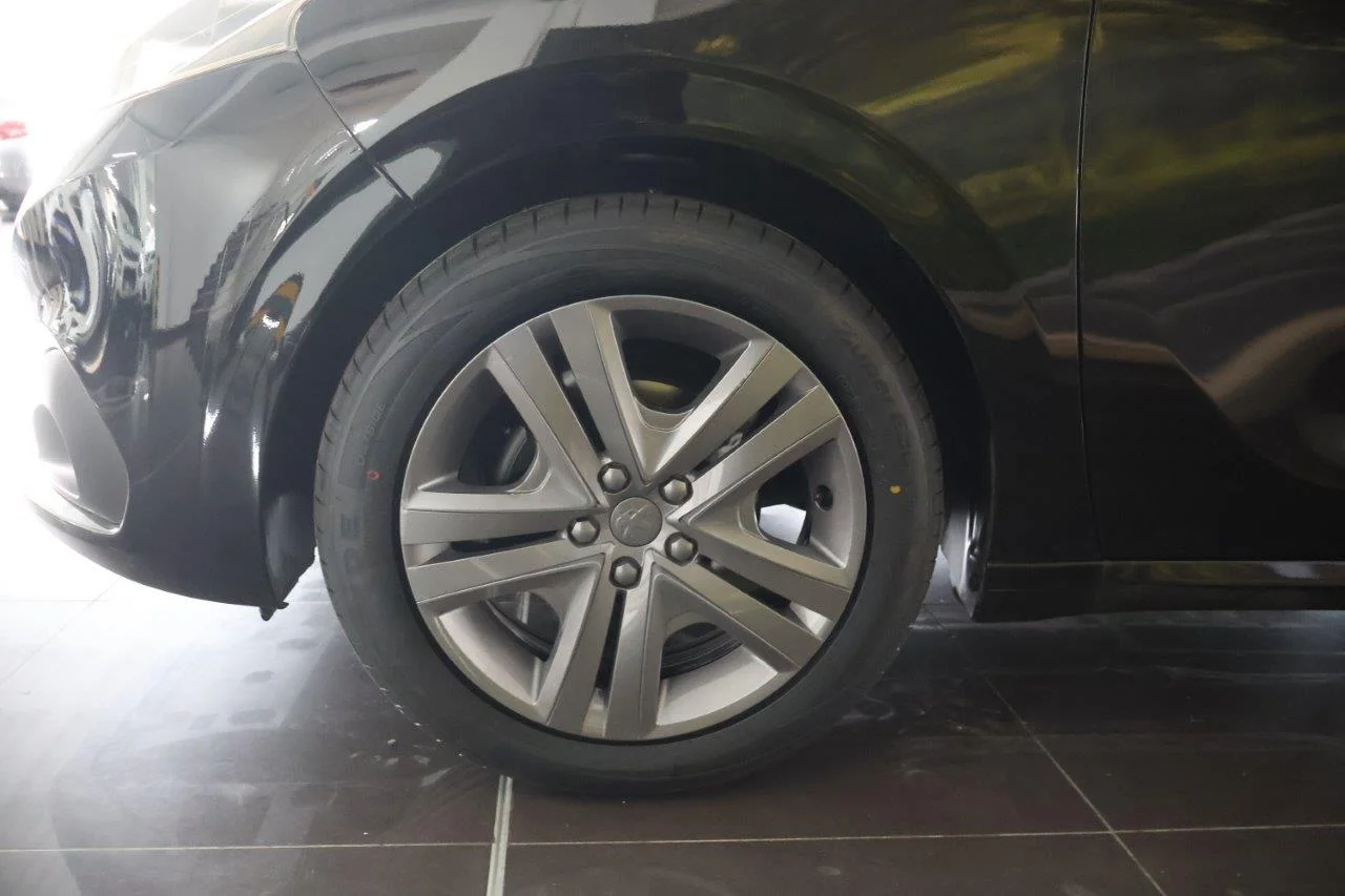 Peugeot 208 - View model 14