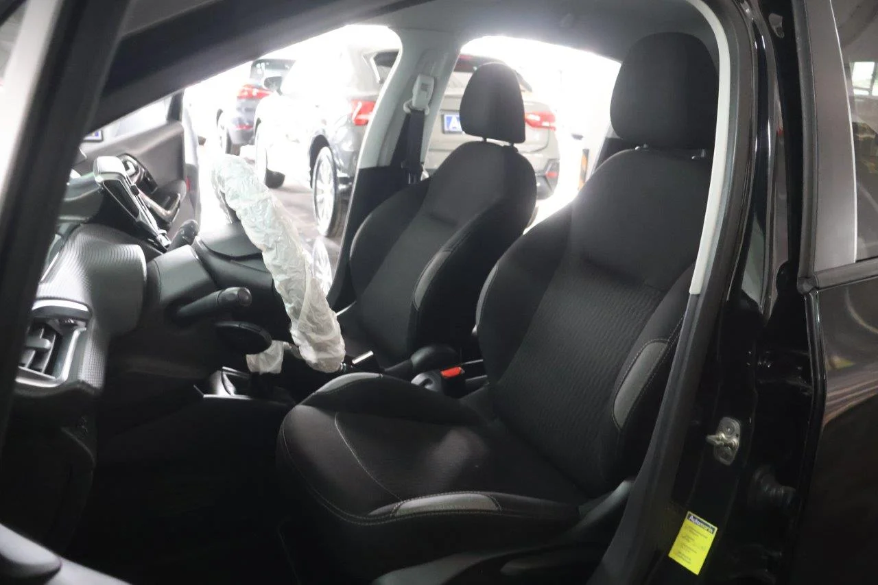 Peugeot 208 - View model 24