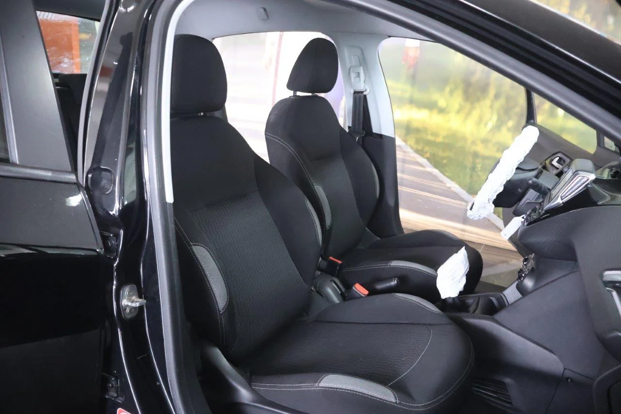 Peugeot 208 - View model 25