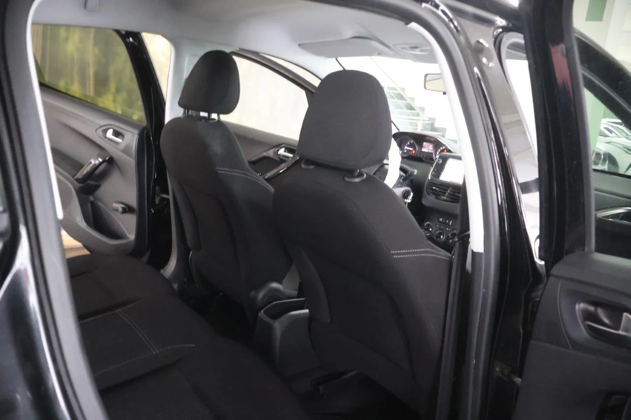 Peugeot 208 - View model 28