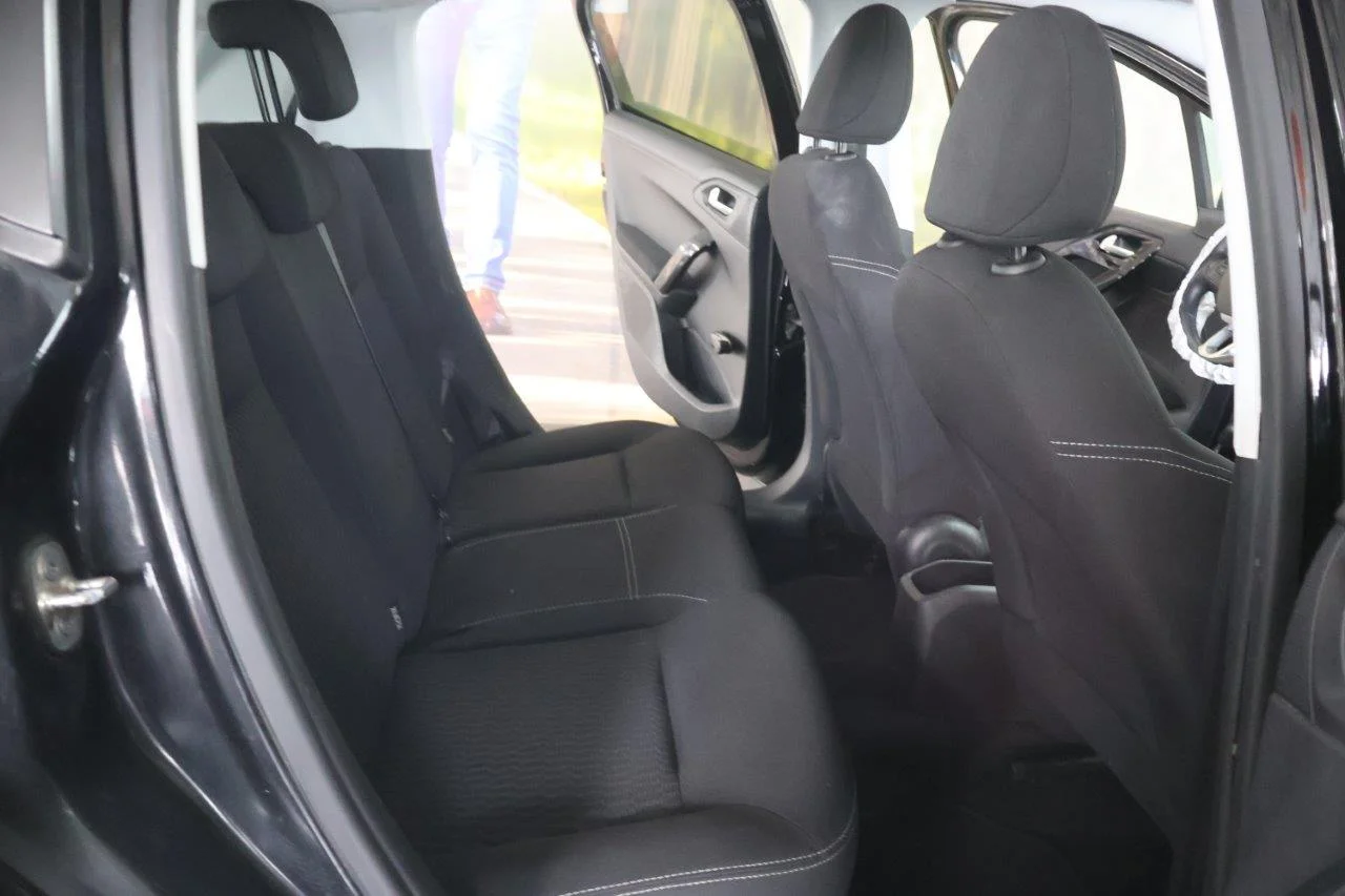 Peugeot 208 - View model 29