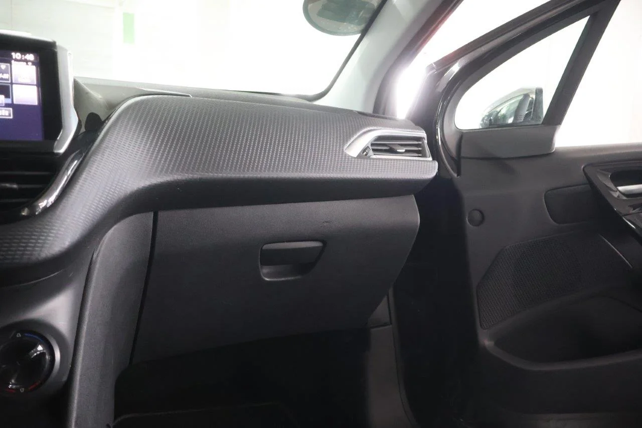 Peugeot 208 - View model 32