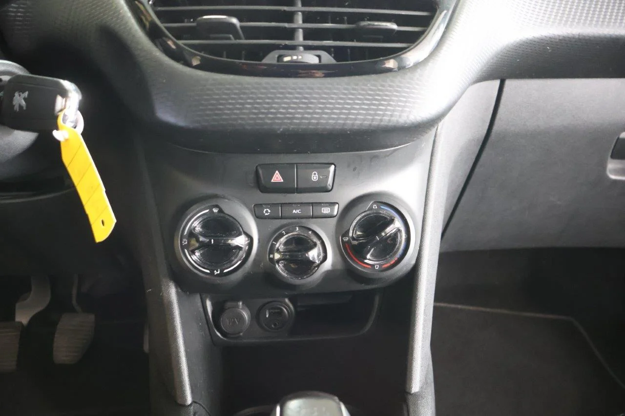 Peugeot 208 - View model 33