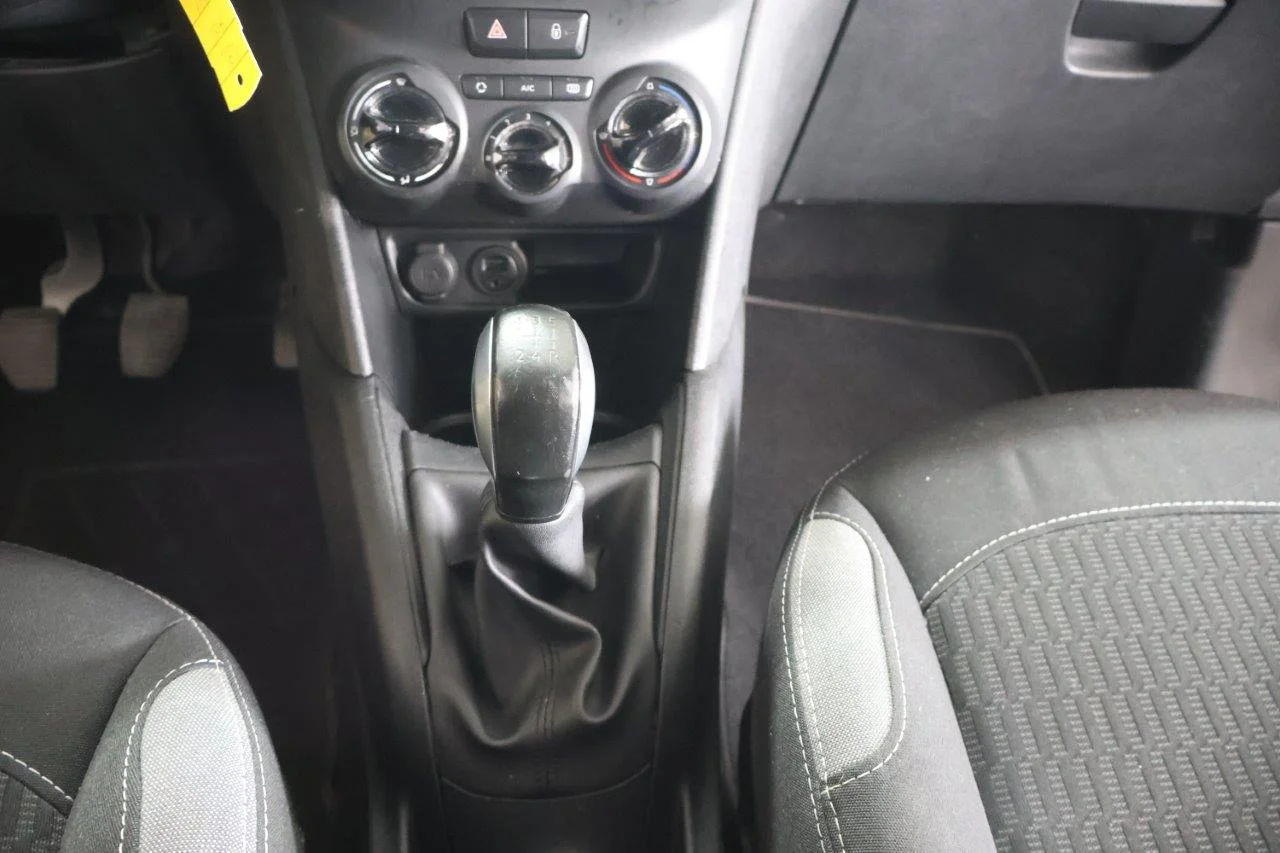 Peugeot 208 - View model 34