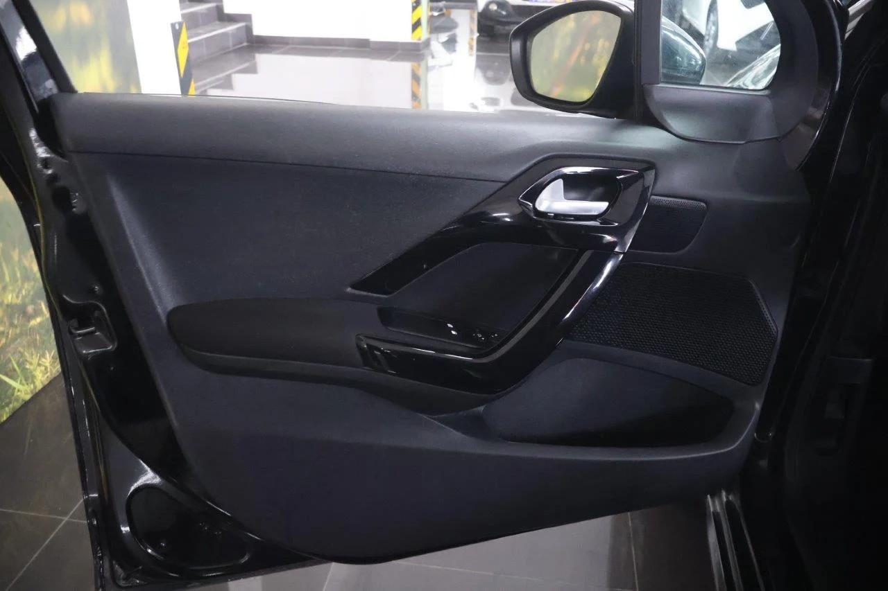 Peugeot 208 - View model 35