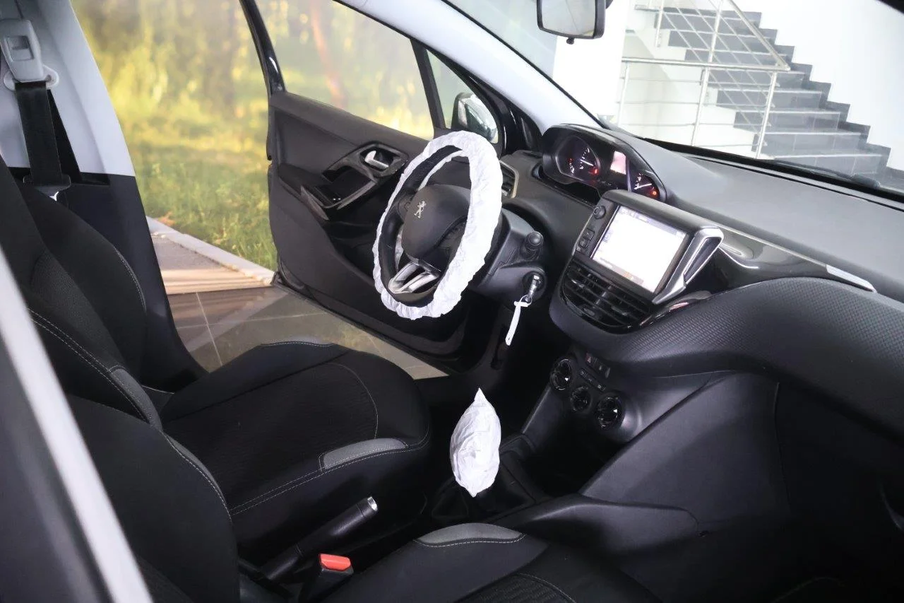 Peugeot 208 - View model 38