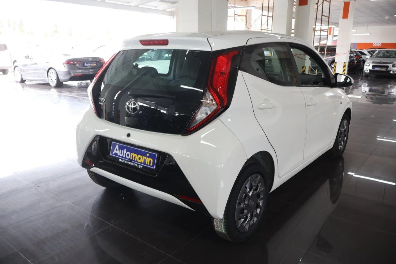 View 5 - Toyota Aygo - 2021