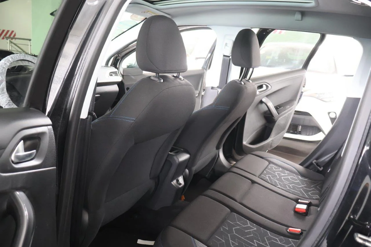 Peugeot 2008 - View model 28