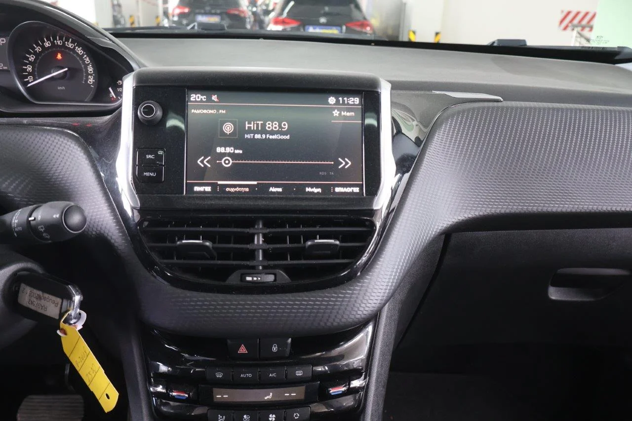 Peugeot 2008 - View model 32