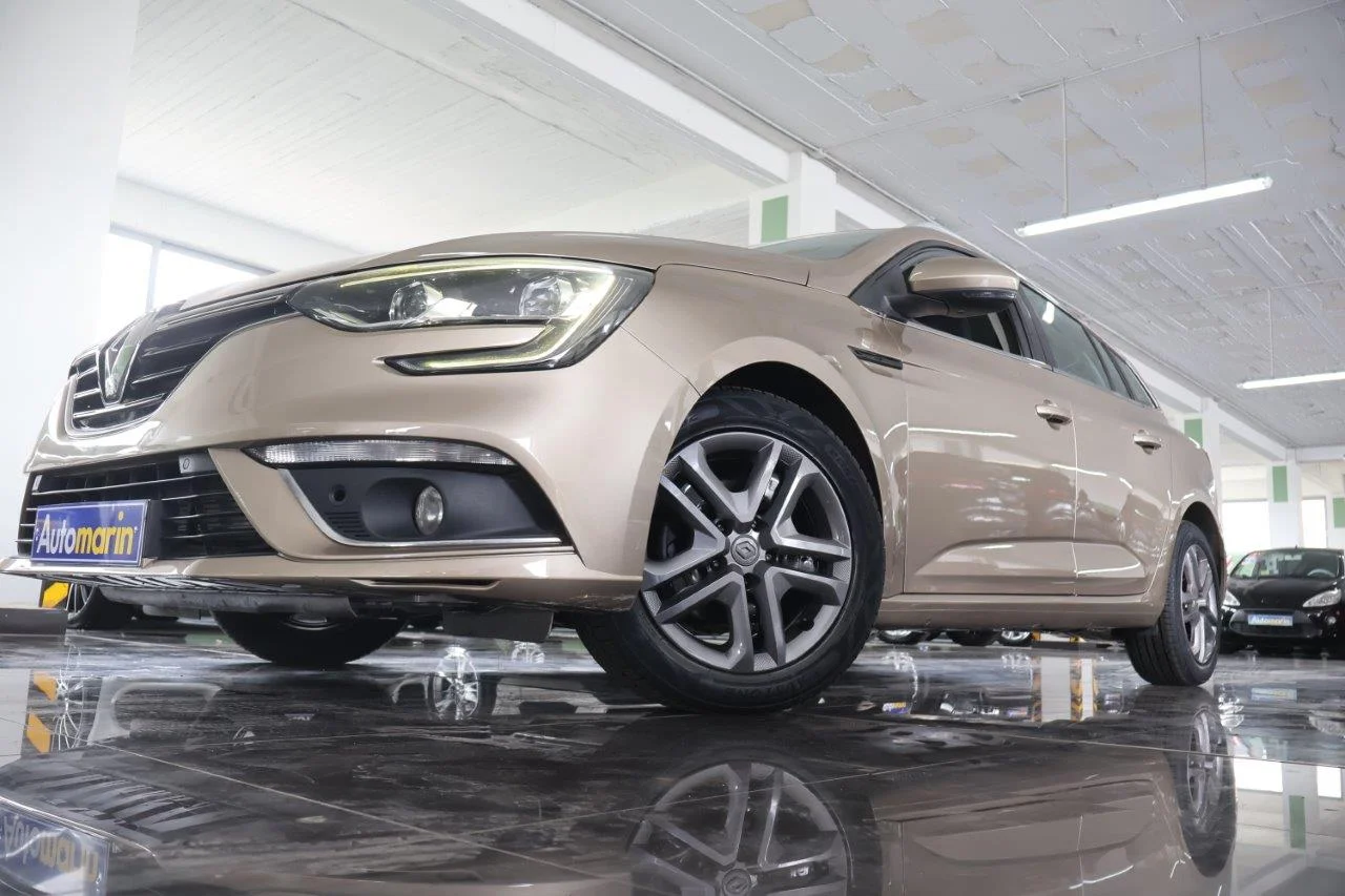 View 2 - Renault Megane - 2018