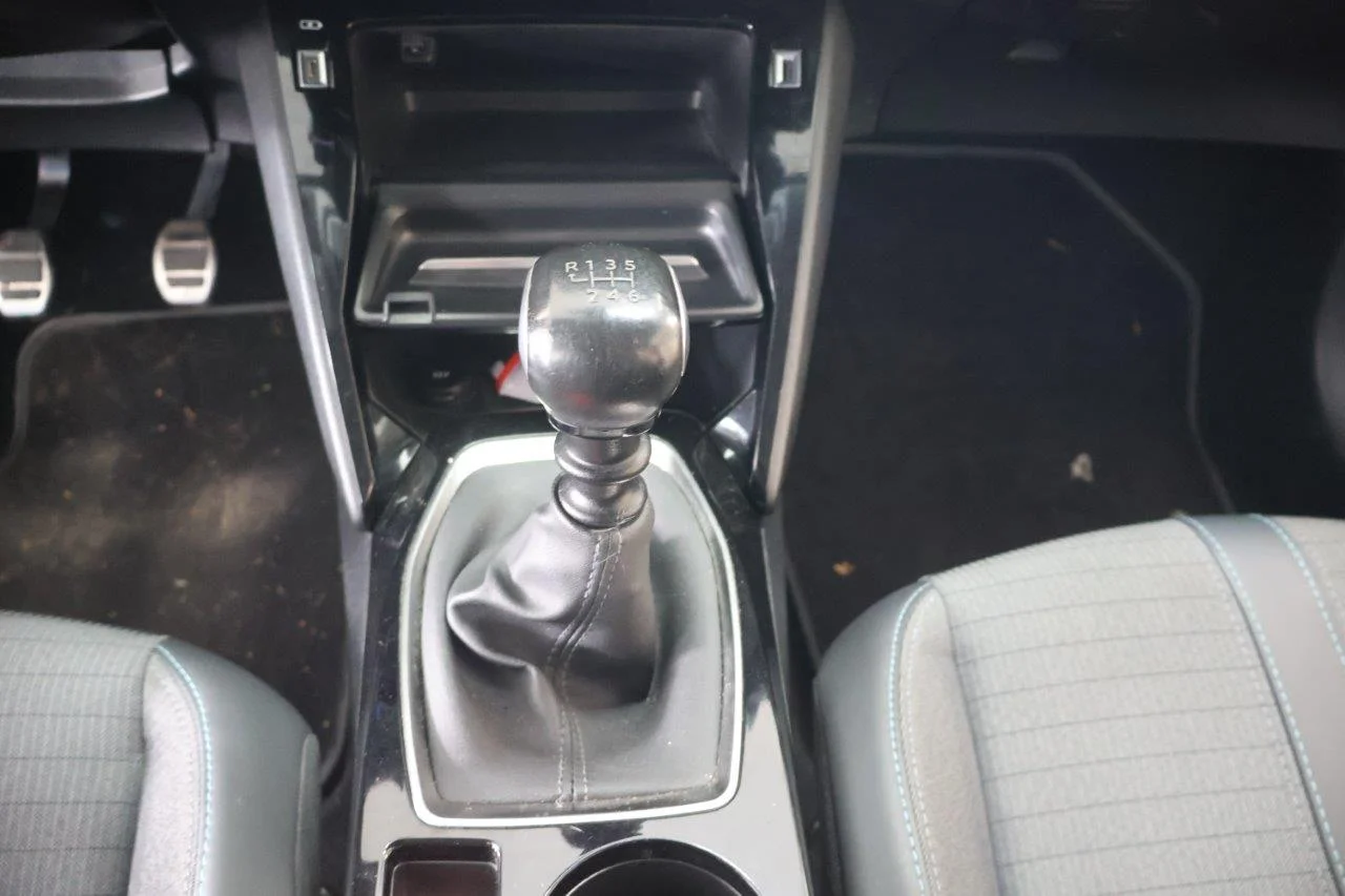 Peugeot 208 - View model 32