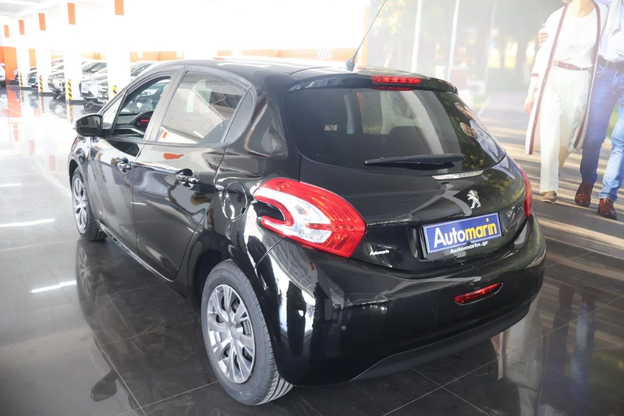 Peugeot 208 - View model 6
