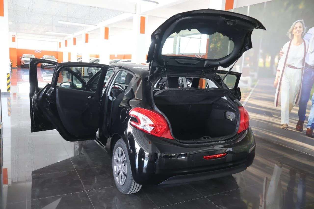 Peugeot 208 - View model 9