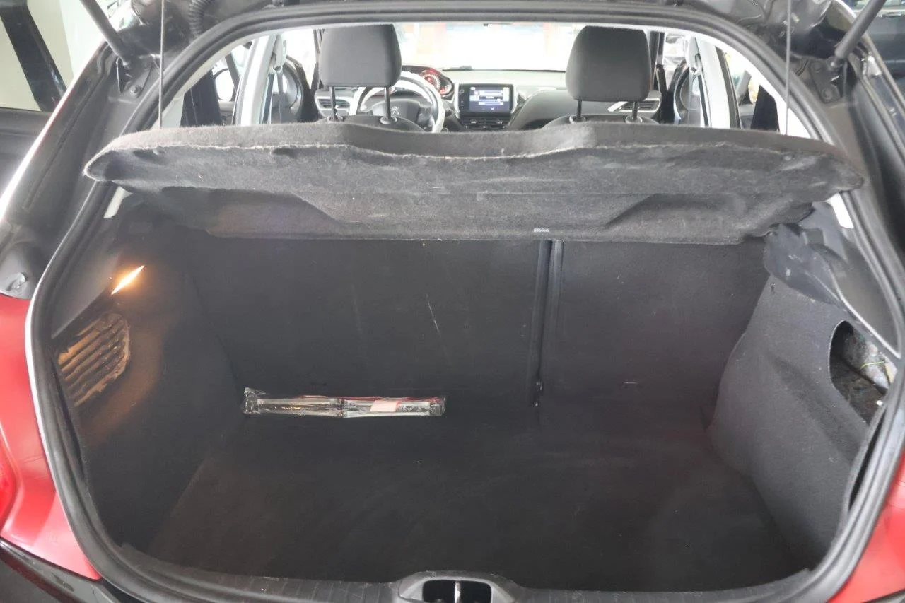 Peugeot 208 - View model 10