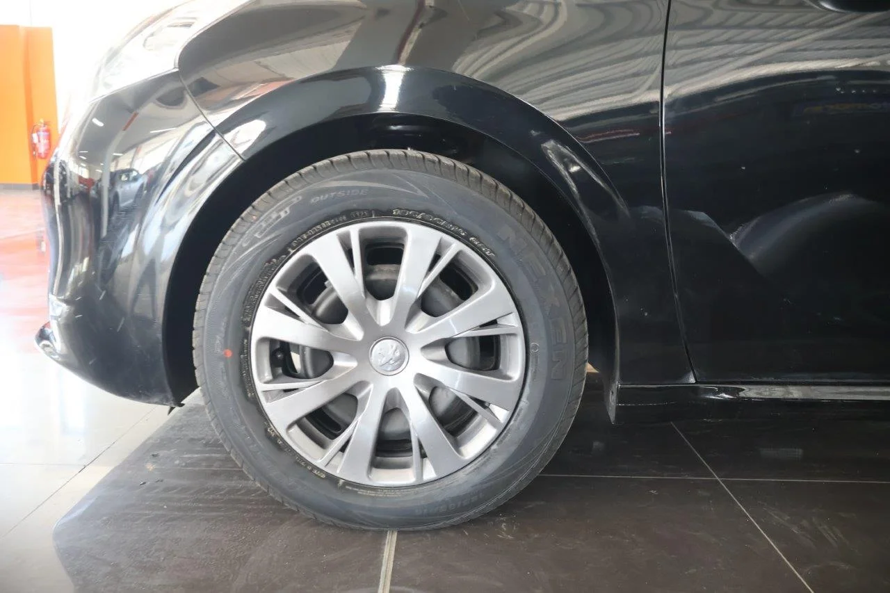 Peugeot 208 - View model 14