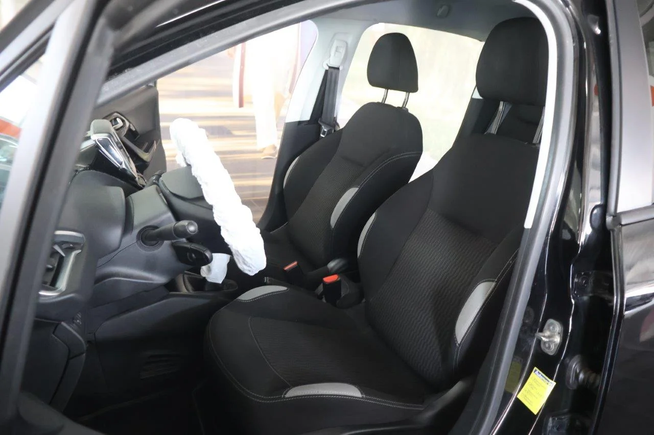 Peugeot 208 - View model 24