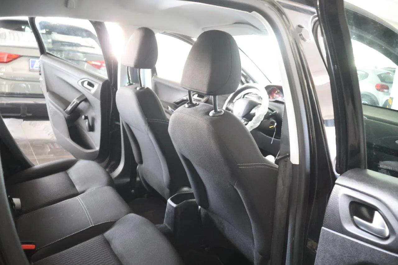 Peugeot 208 - View model 28