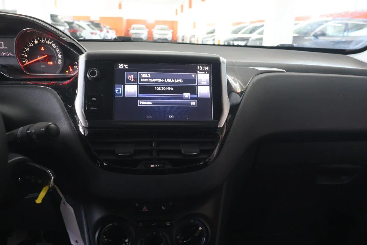Peugeot 208 - View model 30