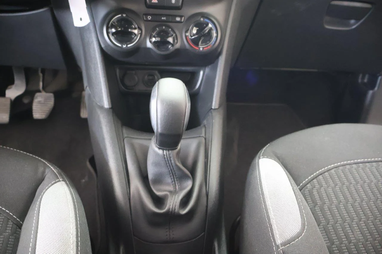 Peugeot 208 - View model 32