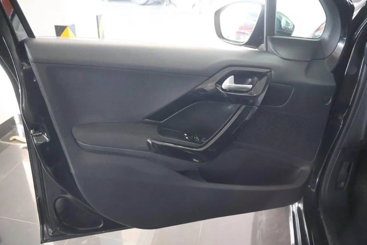 Peugeot 208 - View model 33